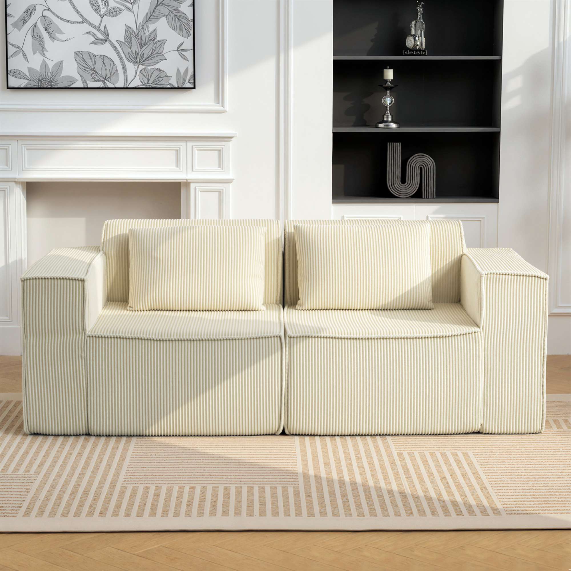 3-sitssoffa, manteltyg, breda armstöd, 2 kuddar, beige