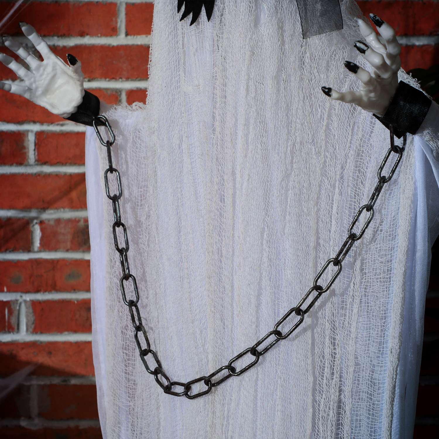 Animerad Halloween-rekvisita – Skakande spöke med röda ögon