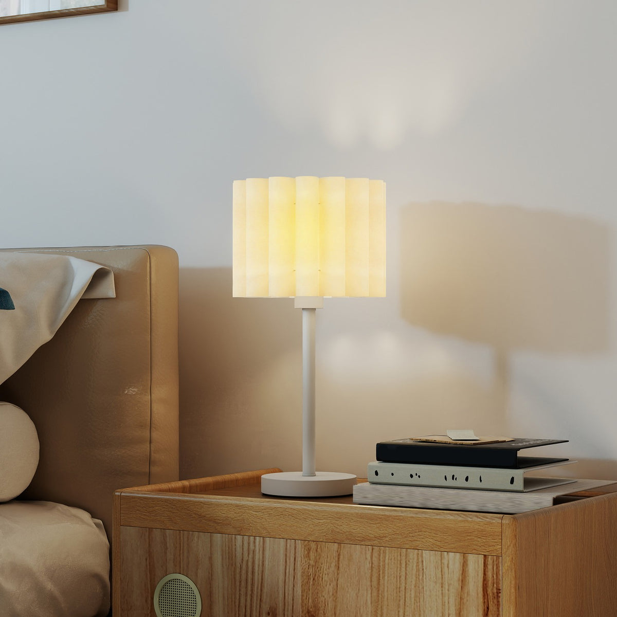Stolní lampa v retro stylu, bílé plastové stínidlo, objímka E27