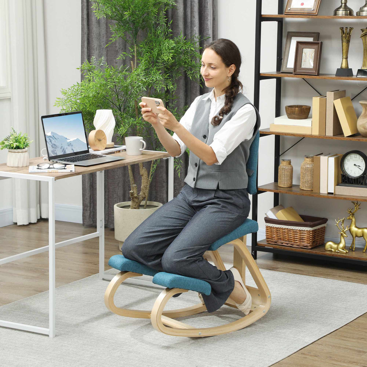 Ergonomická klekačka, tmavě modrá, březový rám