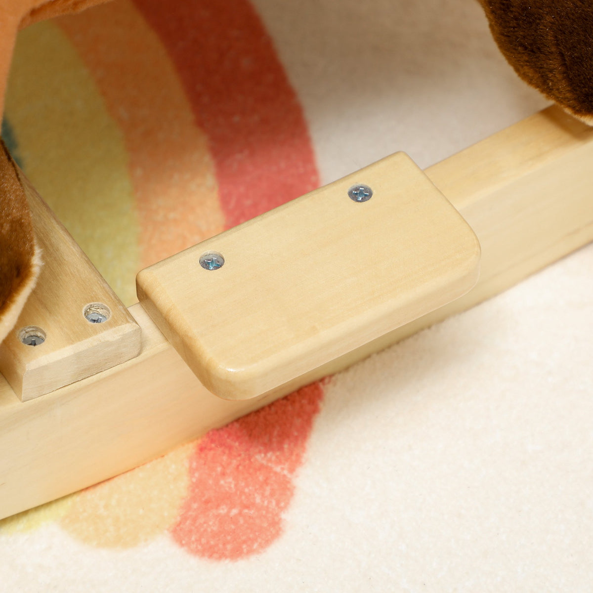Houpací hračka s motivem sobů a ukolébavkami, plyšová, pro děti od 18 do 36 měsíců
