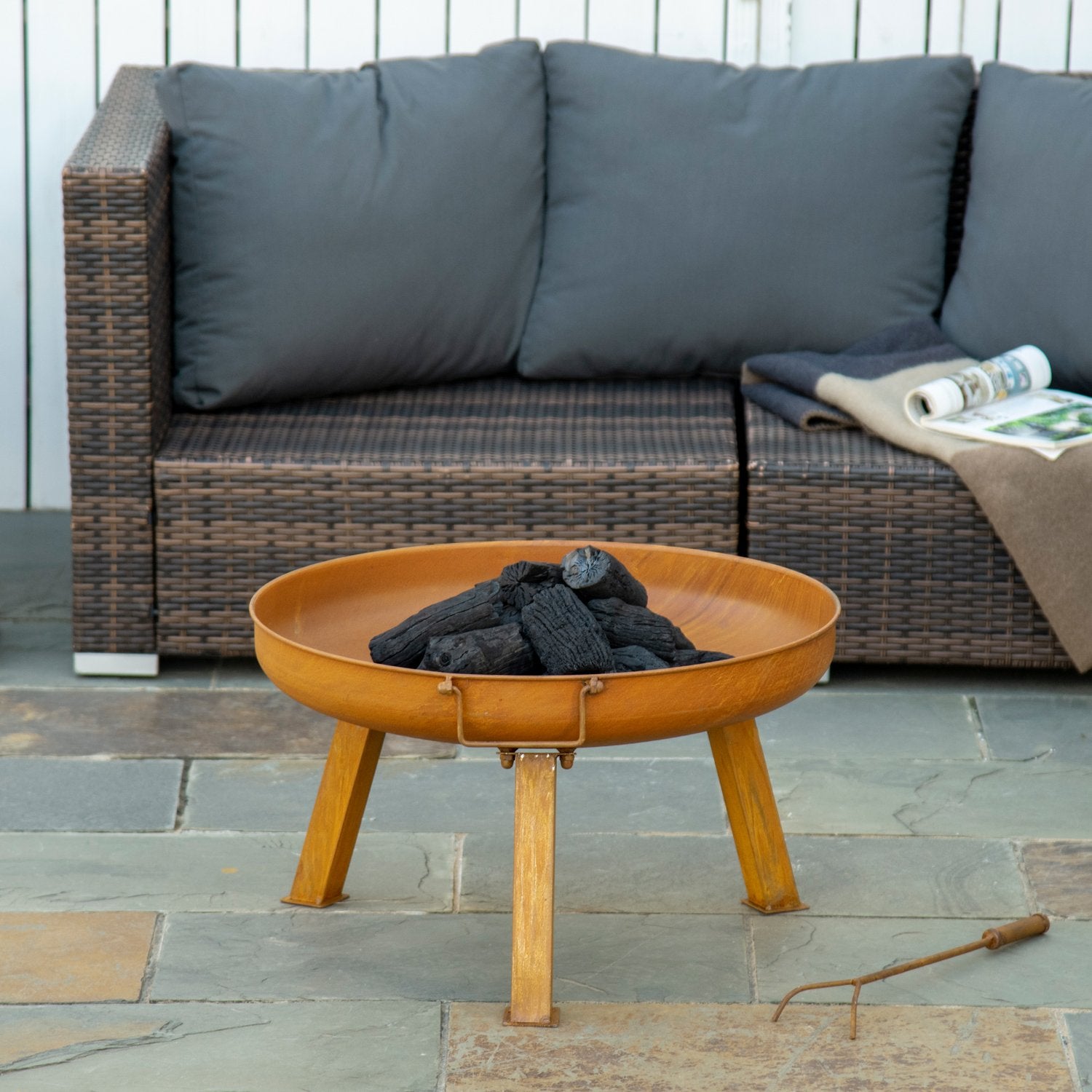 Iron Garden Fire Bowl – Rostfinish, 71x60x36cm, inklusive poker