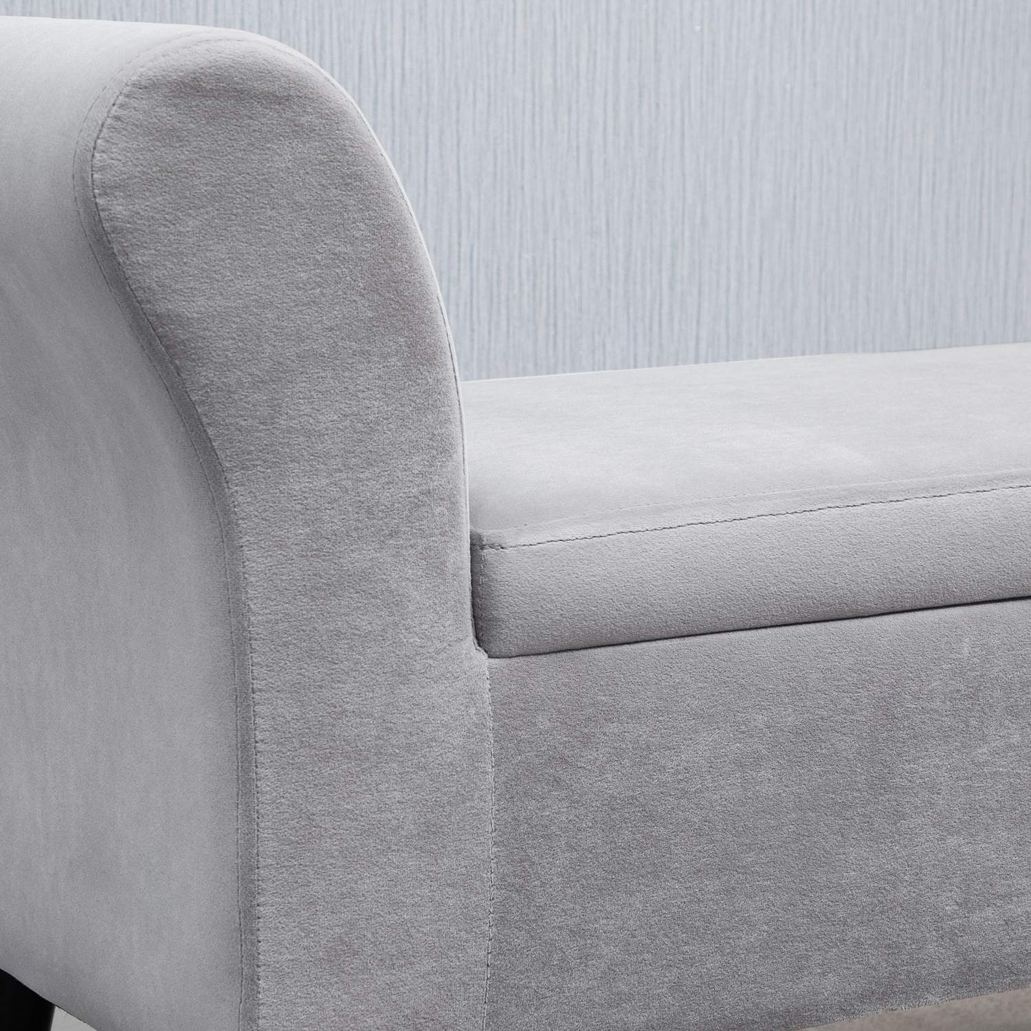 Ljusgrå sammetstoppad bänk med förvaring – modern design