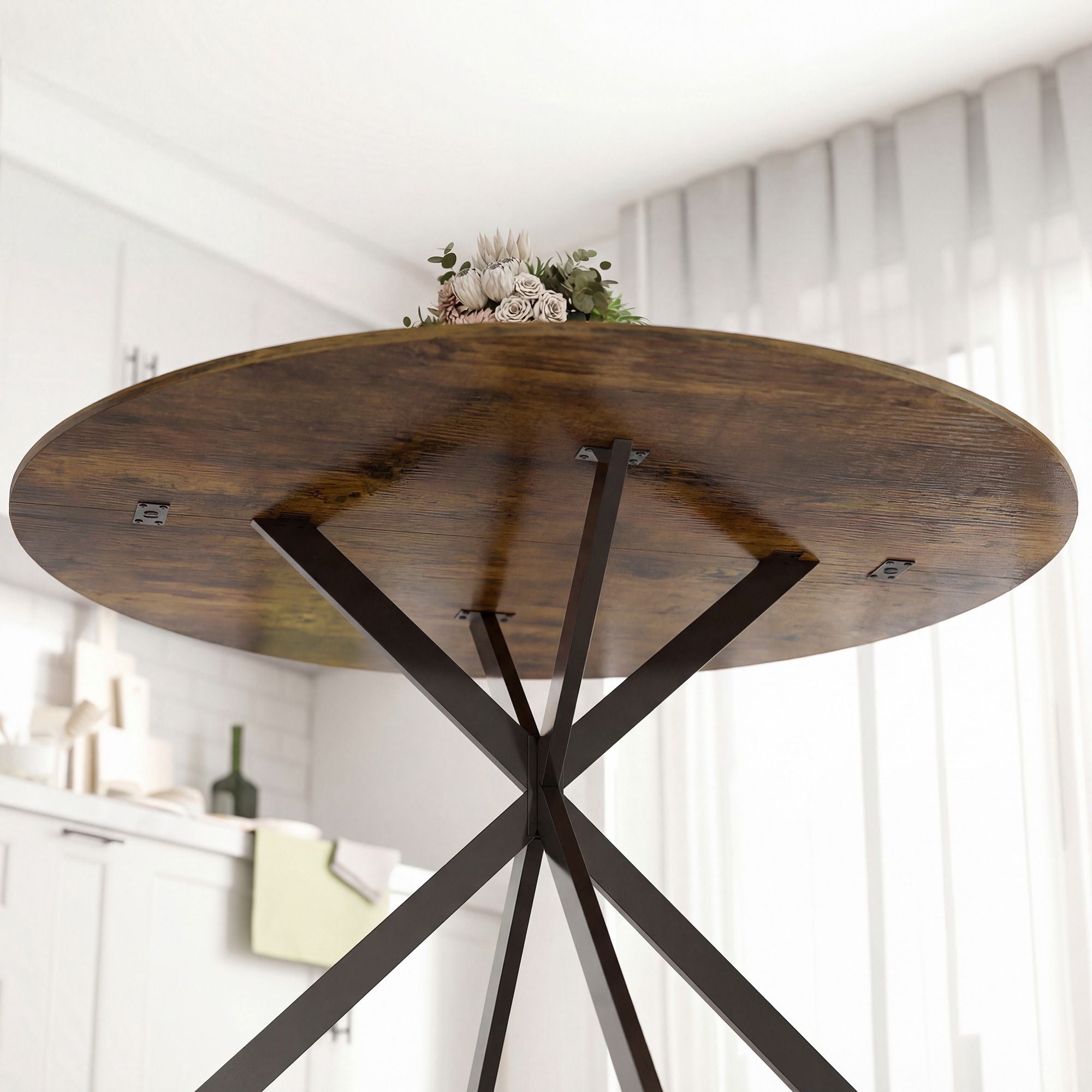 Runt matbord, träliknande yta, plats för 4, Ø100 cm