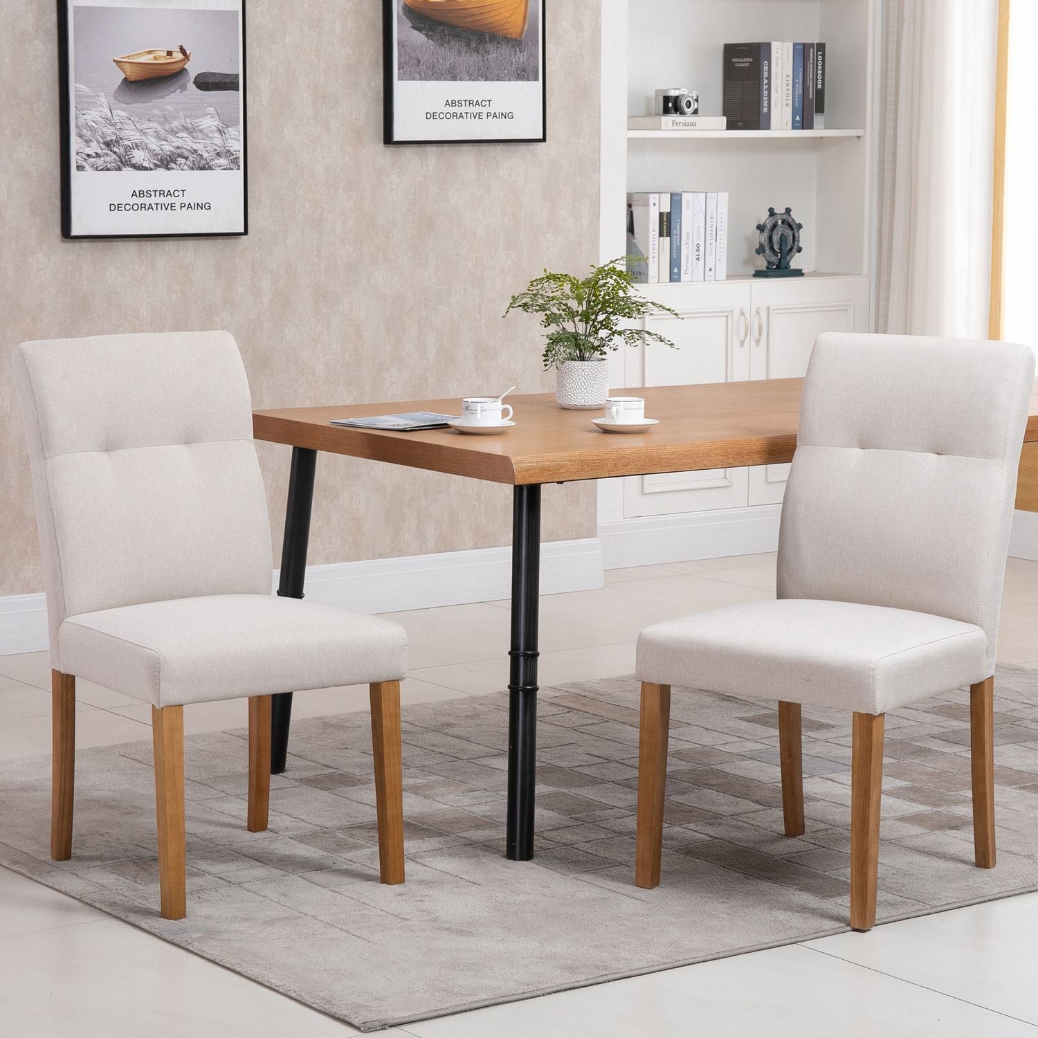 Set med 2 beige matstolar, vadderad sits, linneblandning