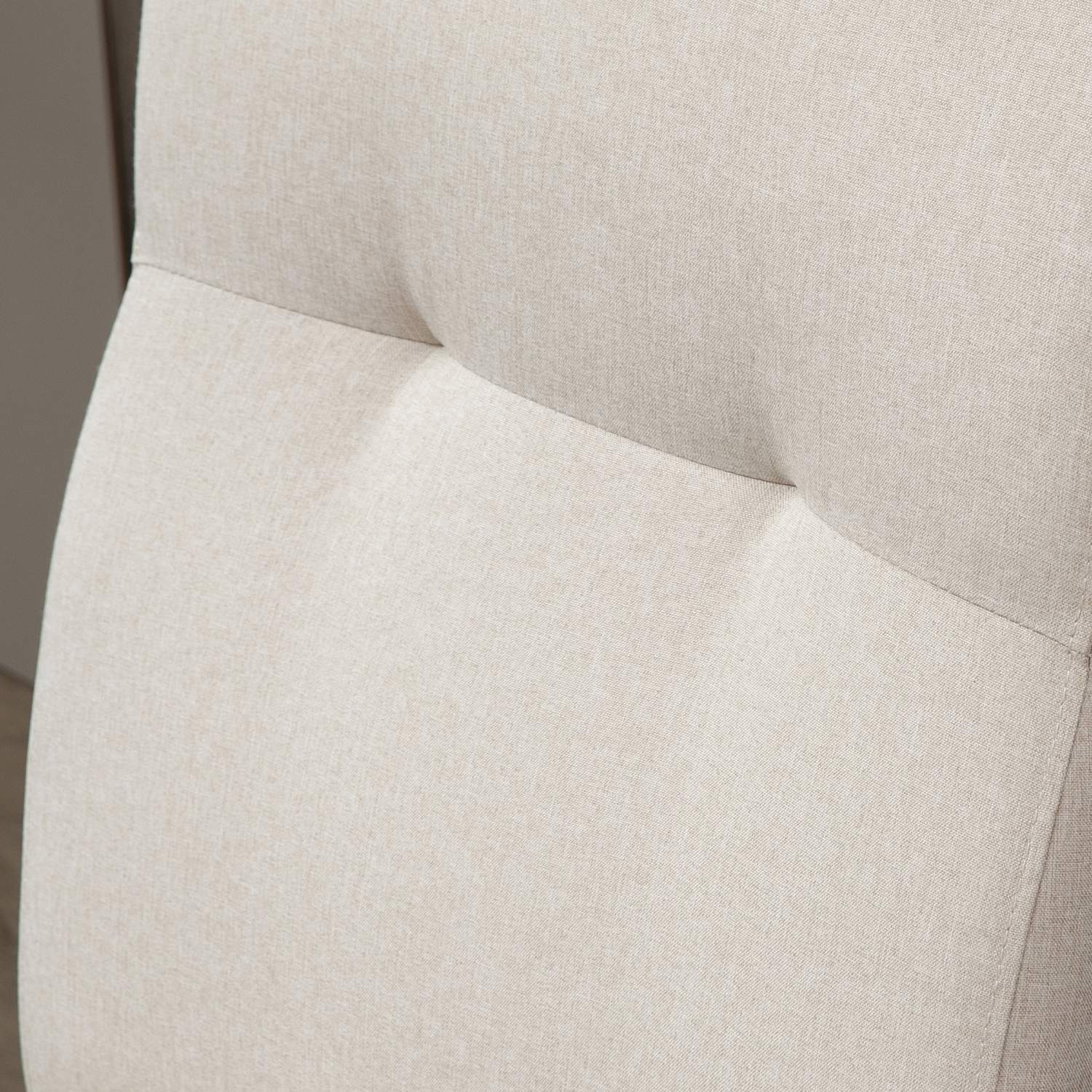 Set med 2 beige matstolar, vadderad sits, linneblandning