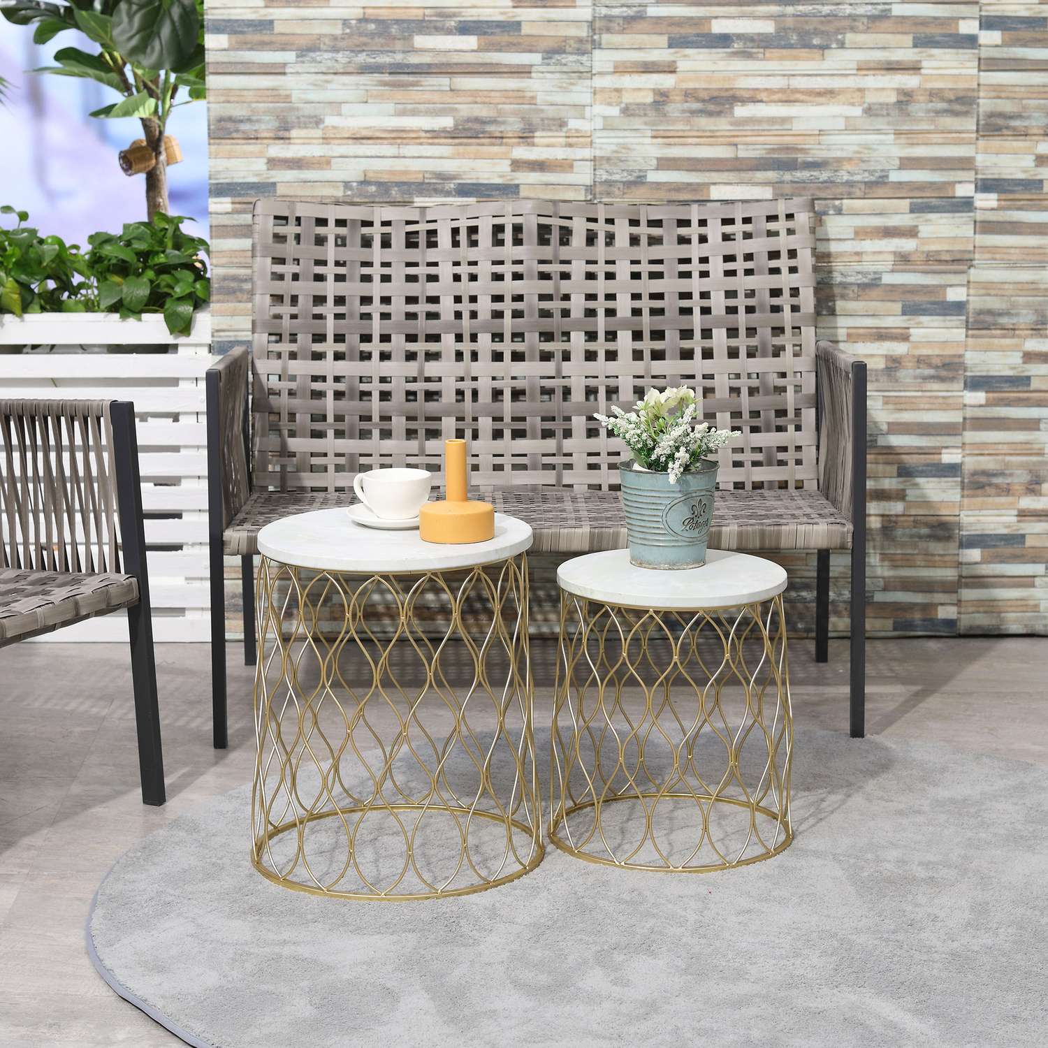 Set med 2 metall utomhus sidobord, guld & vit design