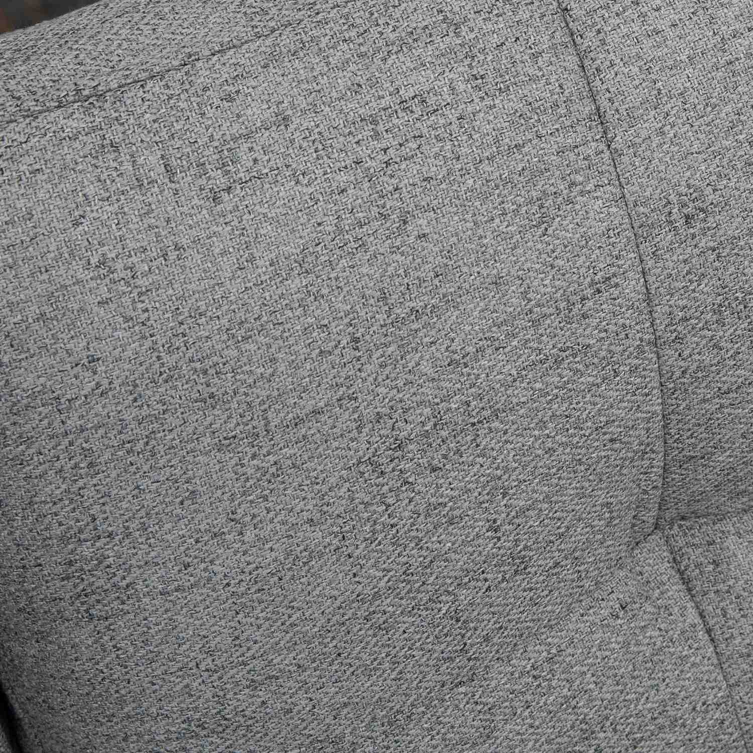 Tvåsits grå soffa med kuddar, linnelook