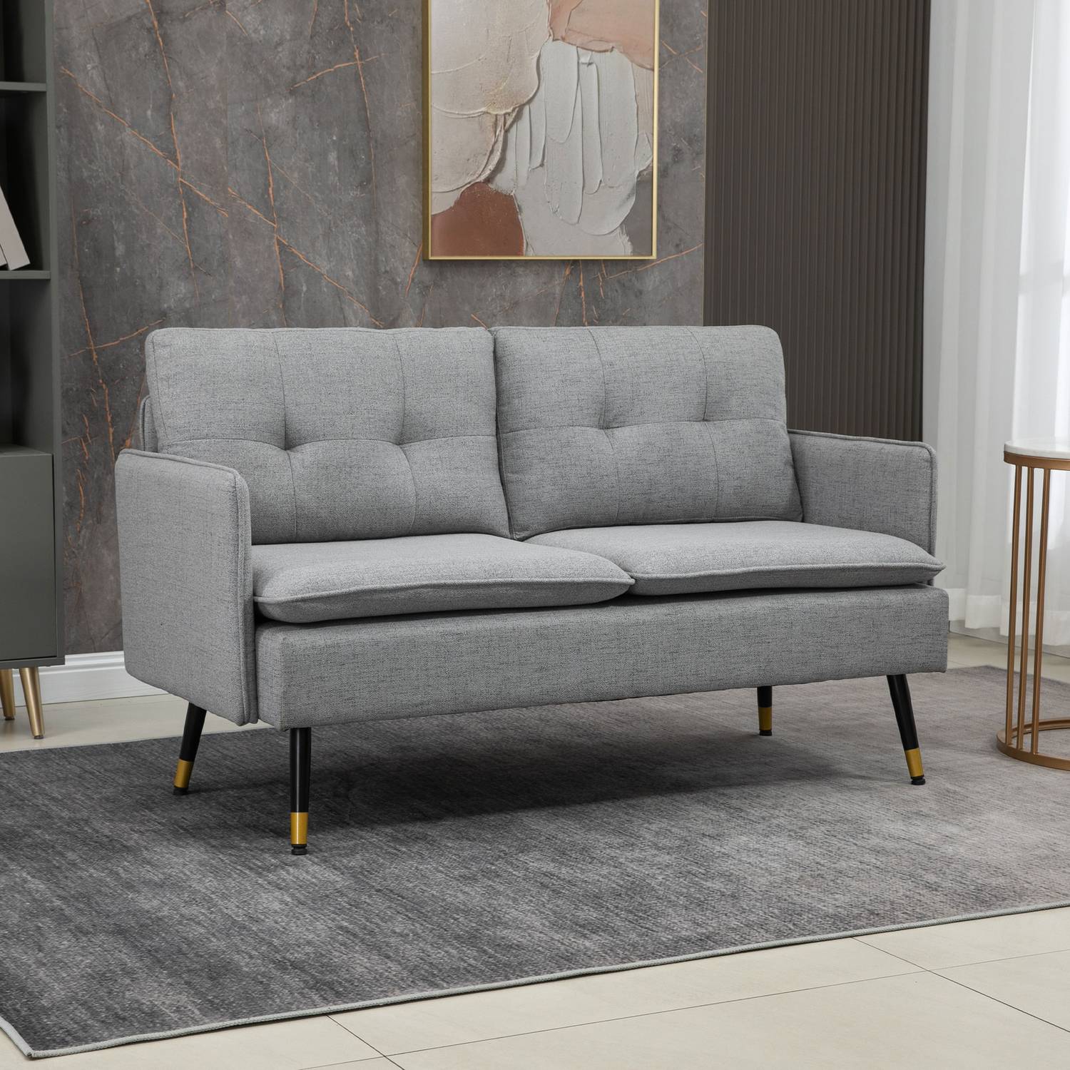 Tvåsits grå soffa med kuddar, linnelook