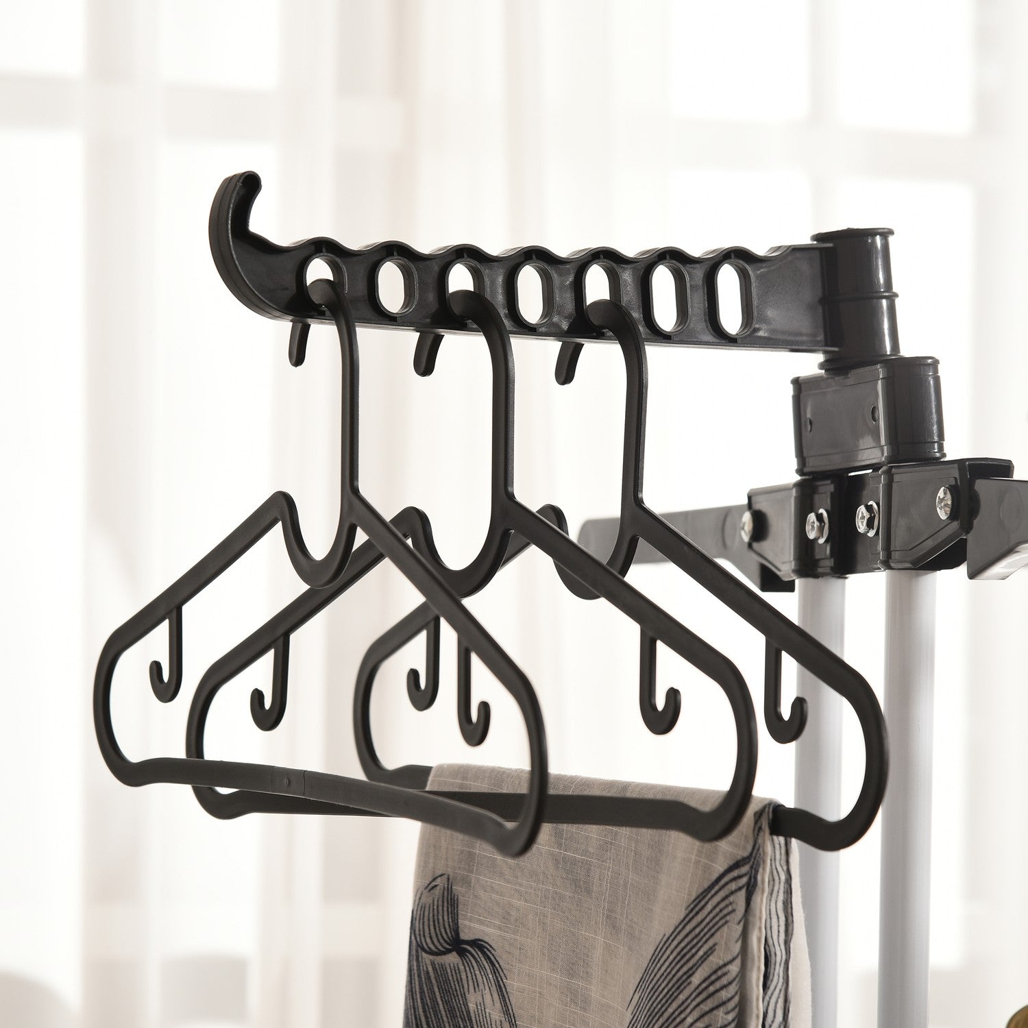 Utdragbar Black Tower Clothes Airer med hjul 4 nivåer