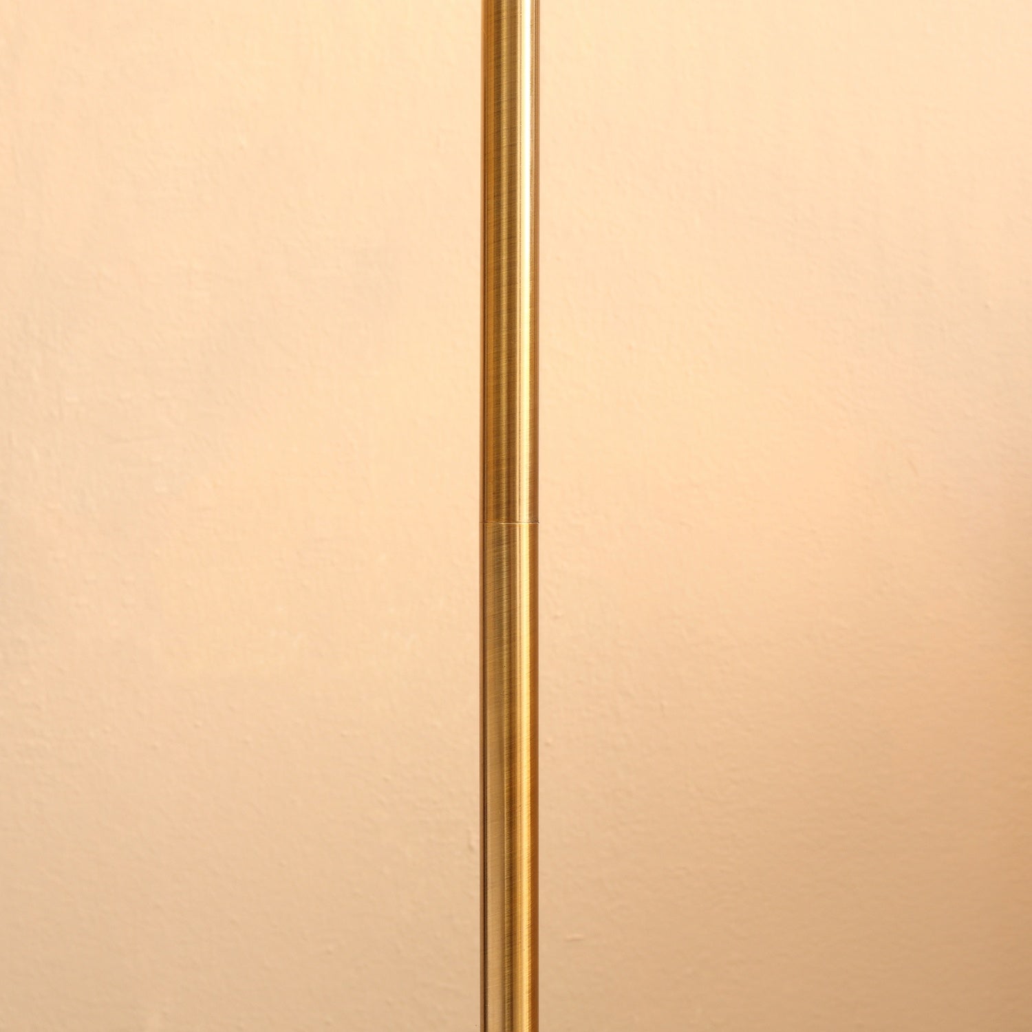 Vintage guldgolvlampa – 40W, E27, metallskärm
