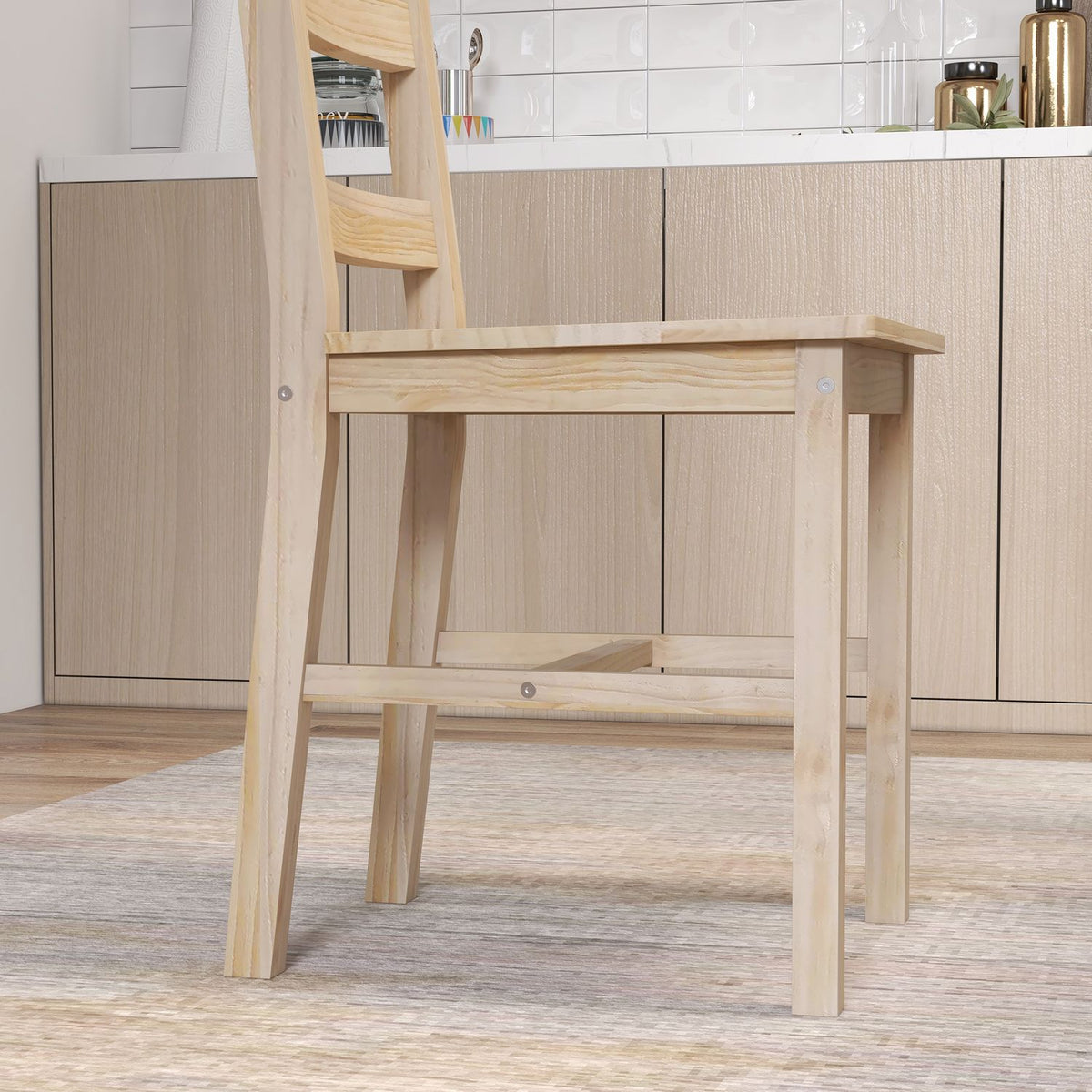Pětidílná jídelní sestava z masivního dřeva, prostorově úsporný design