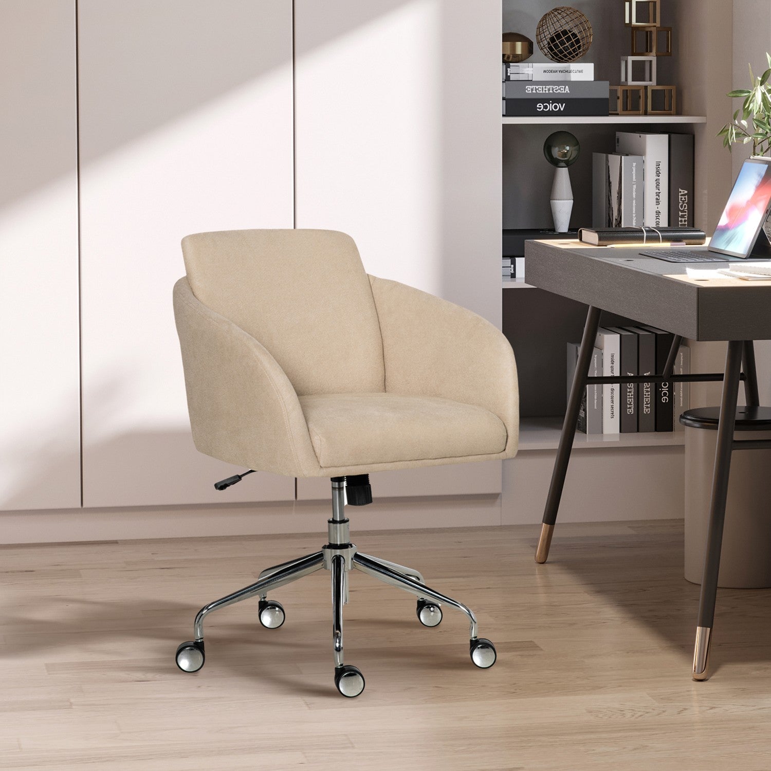 Ergonomisk beige kontorsstol – justerbar höjd, vridbar