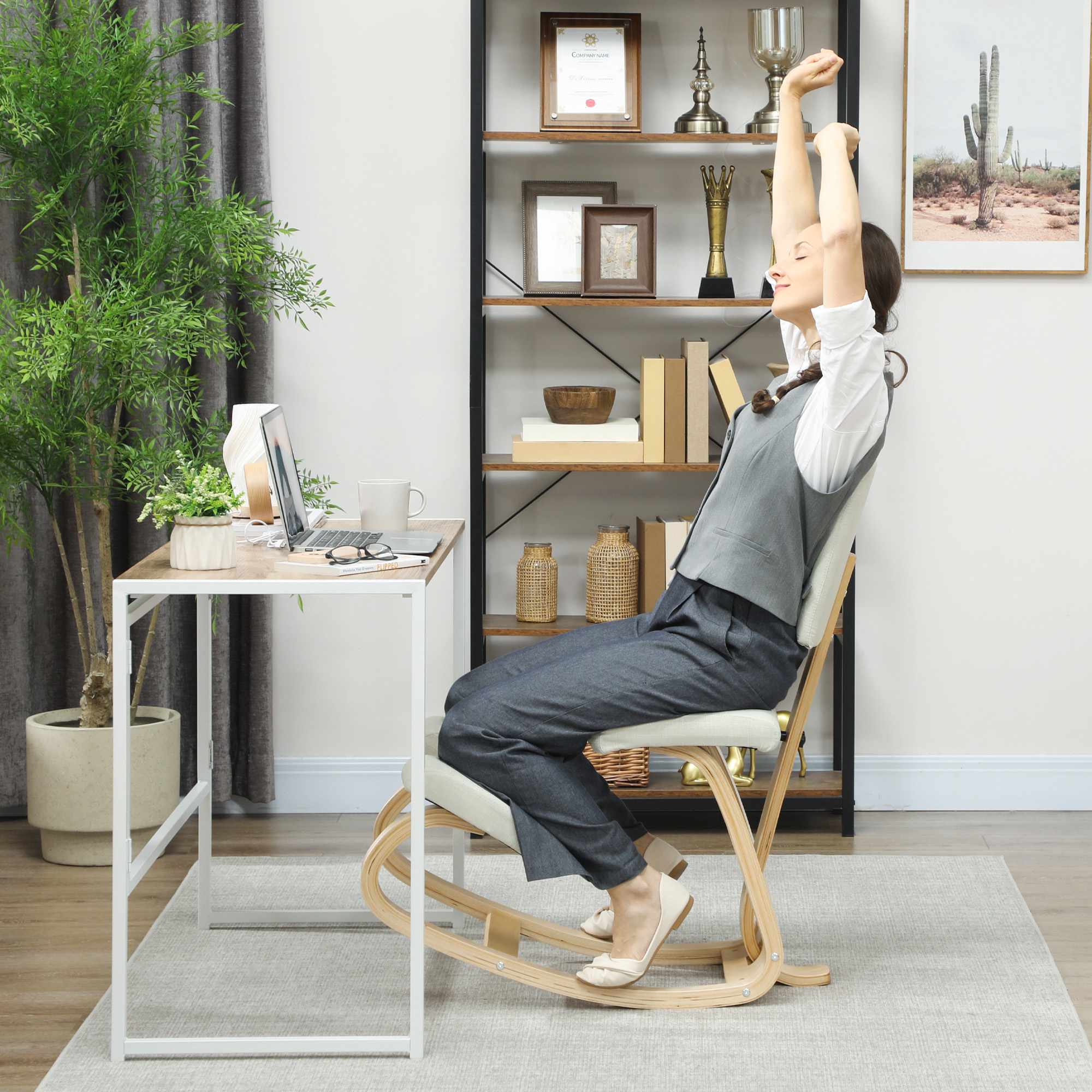 Ergonomisk knäböjd stol, björkträram, krämvit