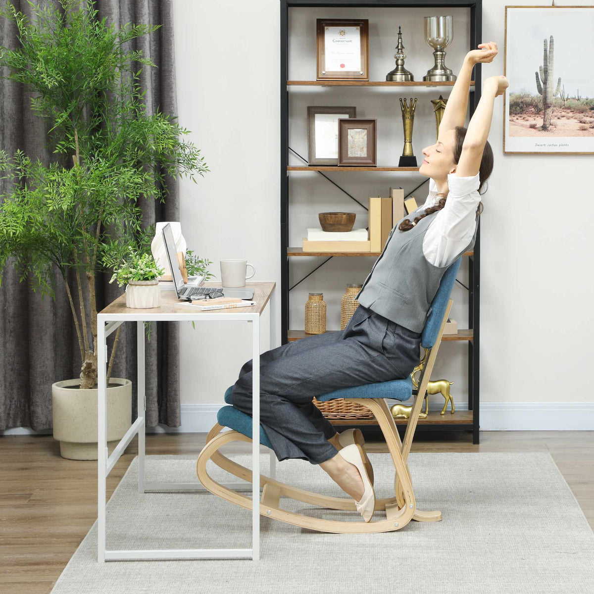 Ergonomická klekačka, tmavě modrá, březový rám