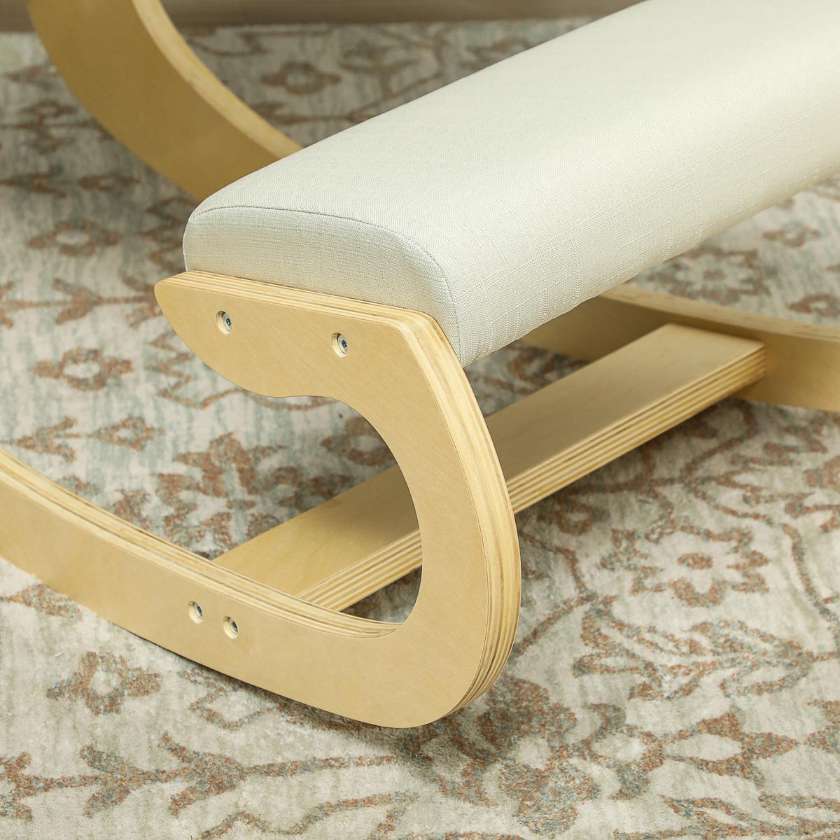 Ergonomická klekačka pro správné držení těla, houpací konstrukce, krémová