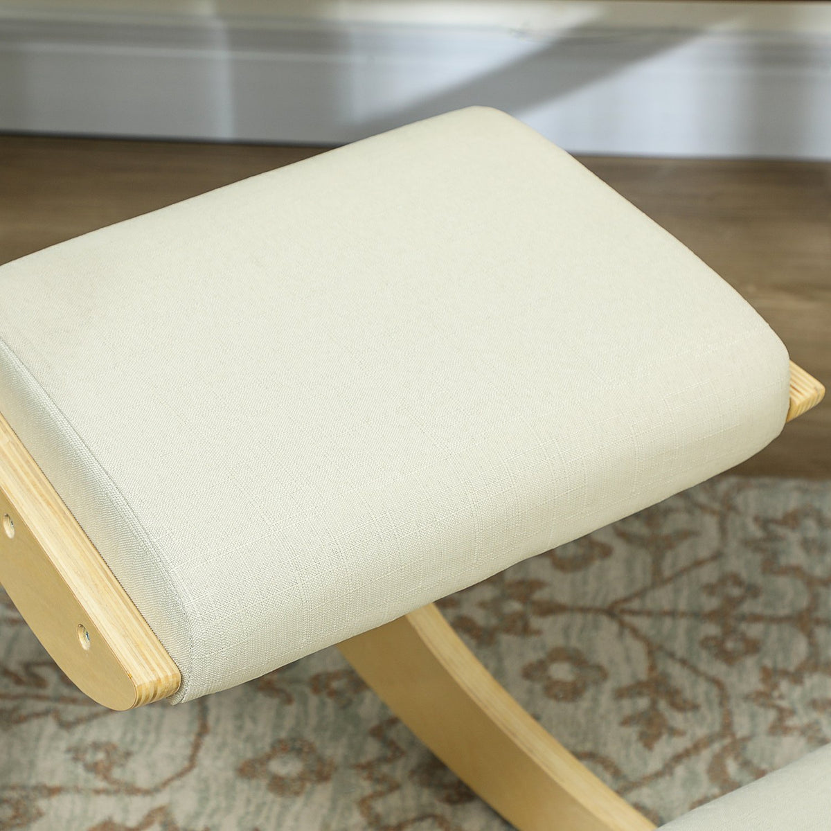 Ergonomická klekačka pro správné držení těla, houpací konstrukce, krémová