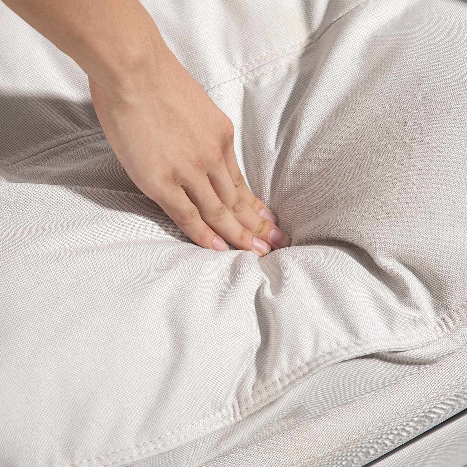 Ergonomická kancelářská židle, masážní funkce a nastavení sklonu, krémově bílá