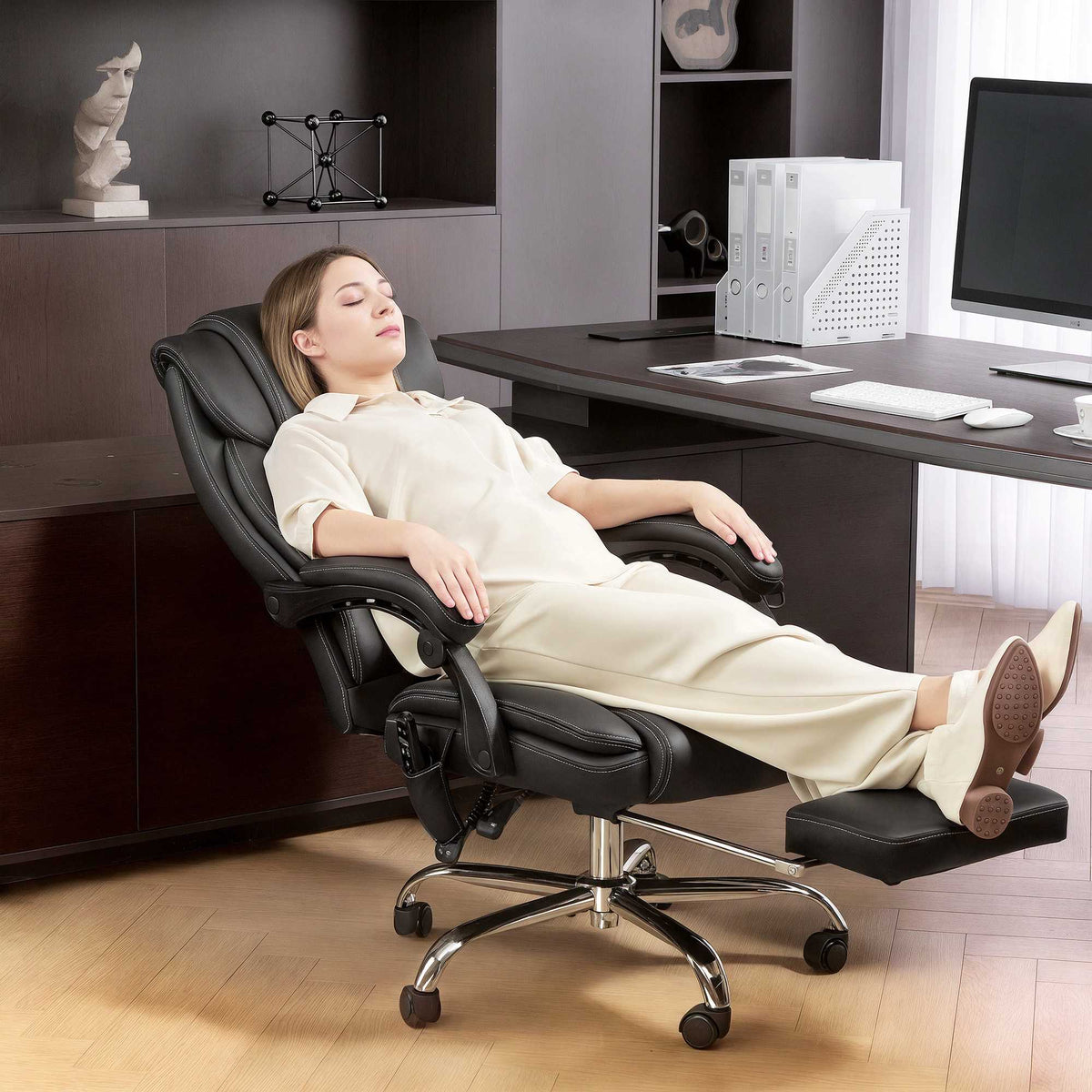 Ergonomická kancelářská židle s masáží, podnožkou, černá kůže