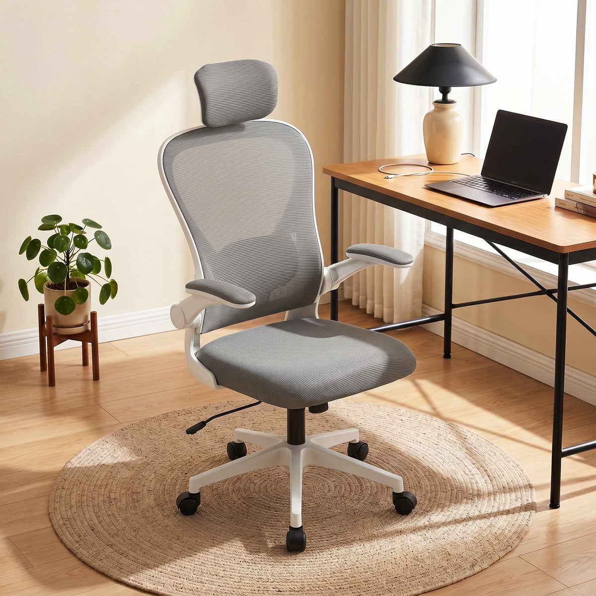 Ergonomická kancelářská židle, síťovaná, s vyklápěcími područkami, šedá