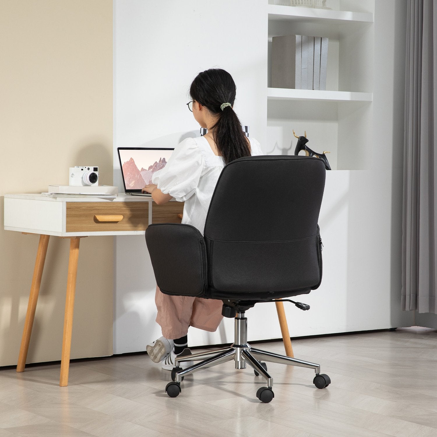 Ergonomická otočná kancelářská židle s nastavitelnou výškou, černá, z mikrovlákna