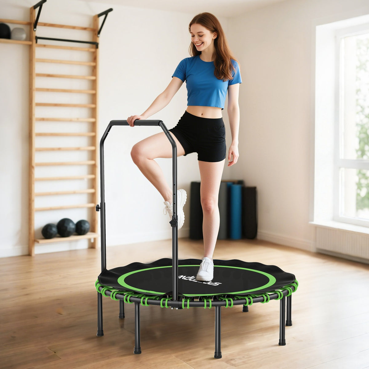 Fitness trampolína s nastavitelnou rukojetí, pro použití v interiéru i exteriéru, zelená
