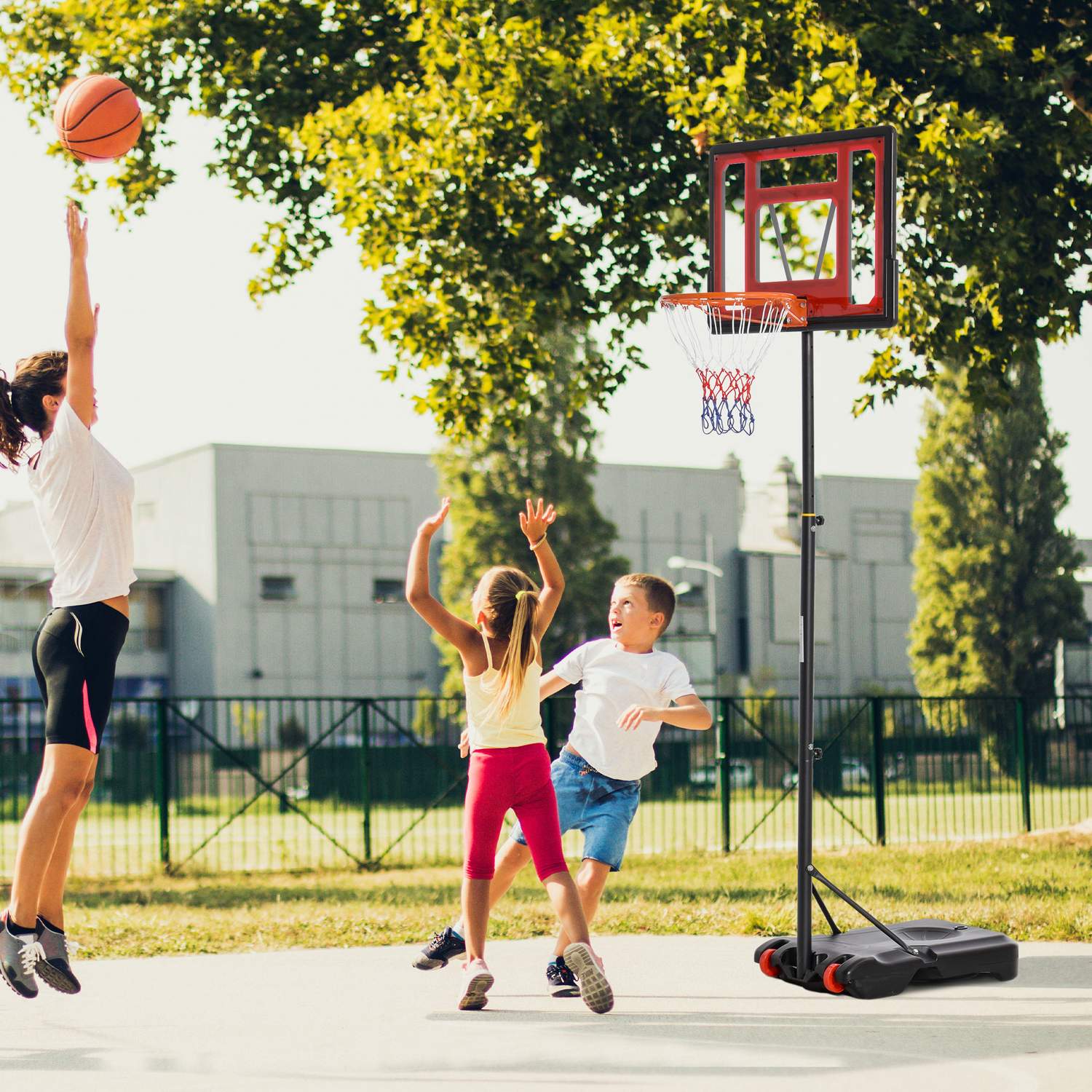 Höjdjusterbar basketbåge med hjul för tonåringar