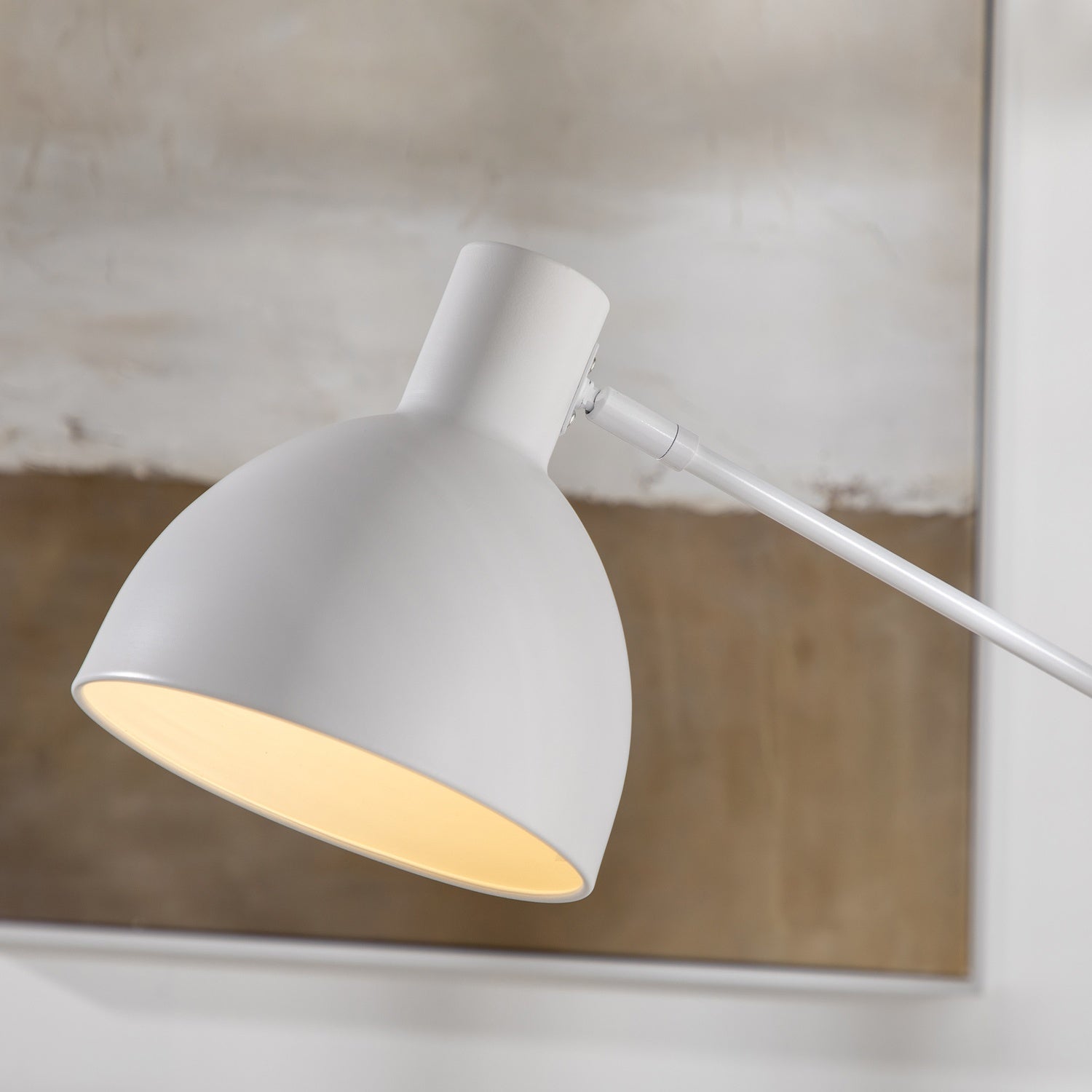 Výškově nastavitelná bílá oblouková stojací lampa na čtení, patice E27
