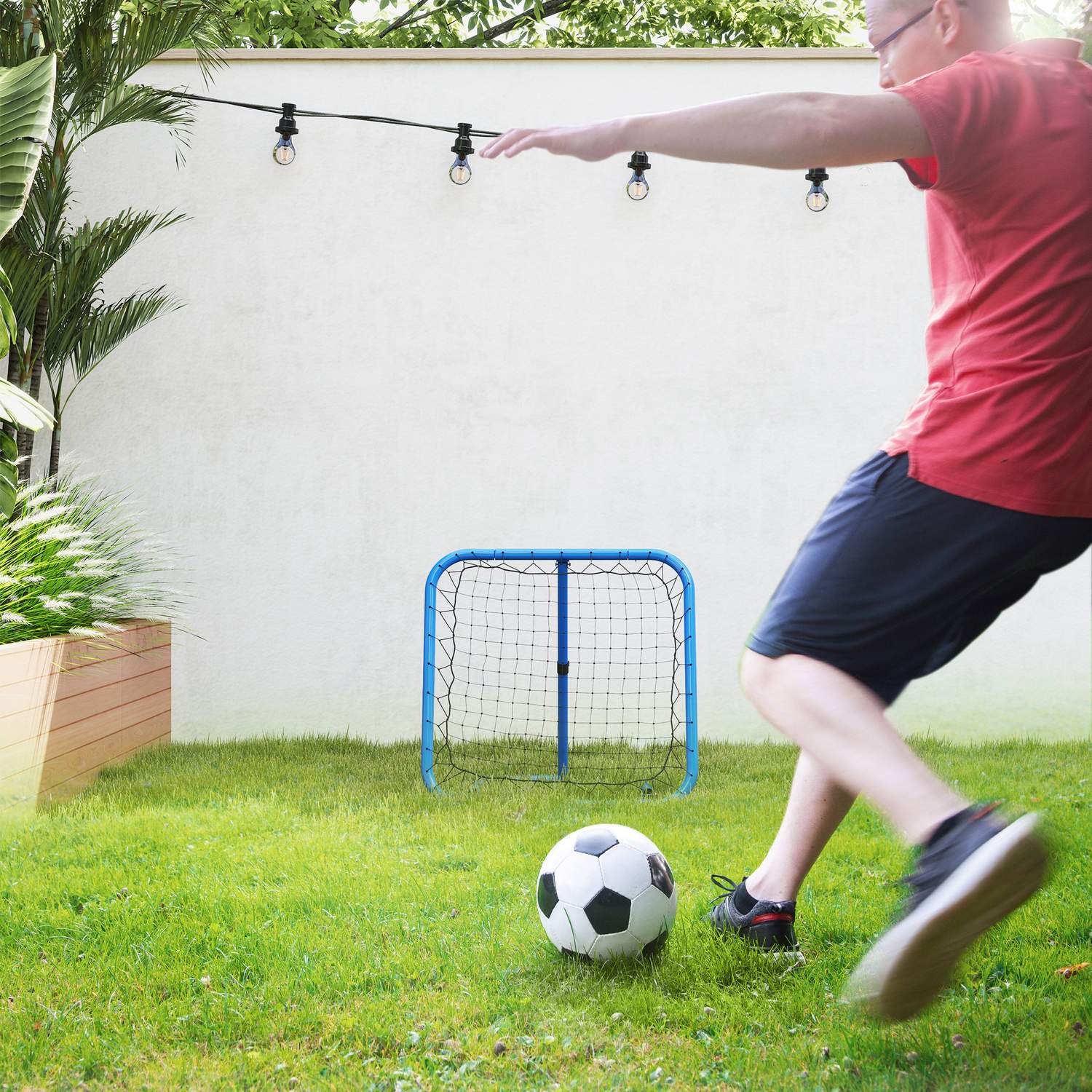 Nastavitelný kovový odrazový panel na fotbal, 63 x 63 cm, modrý