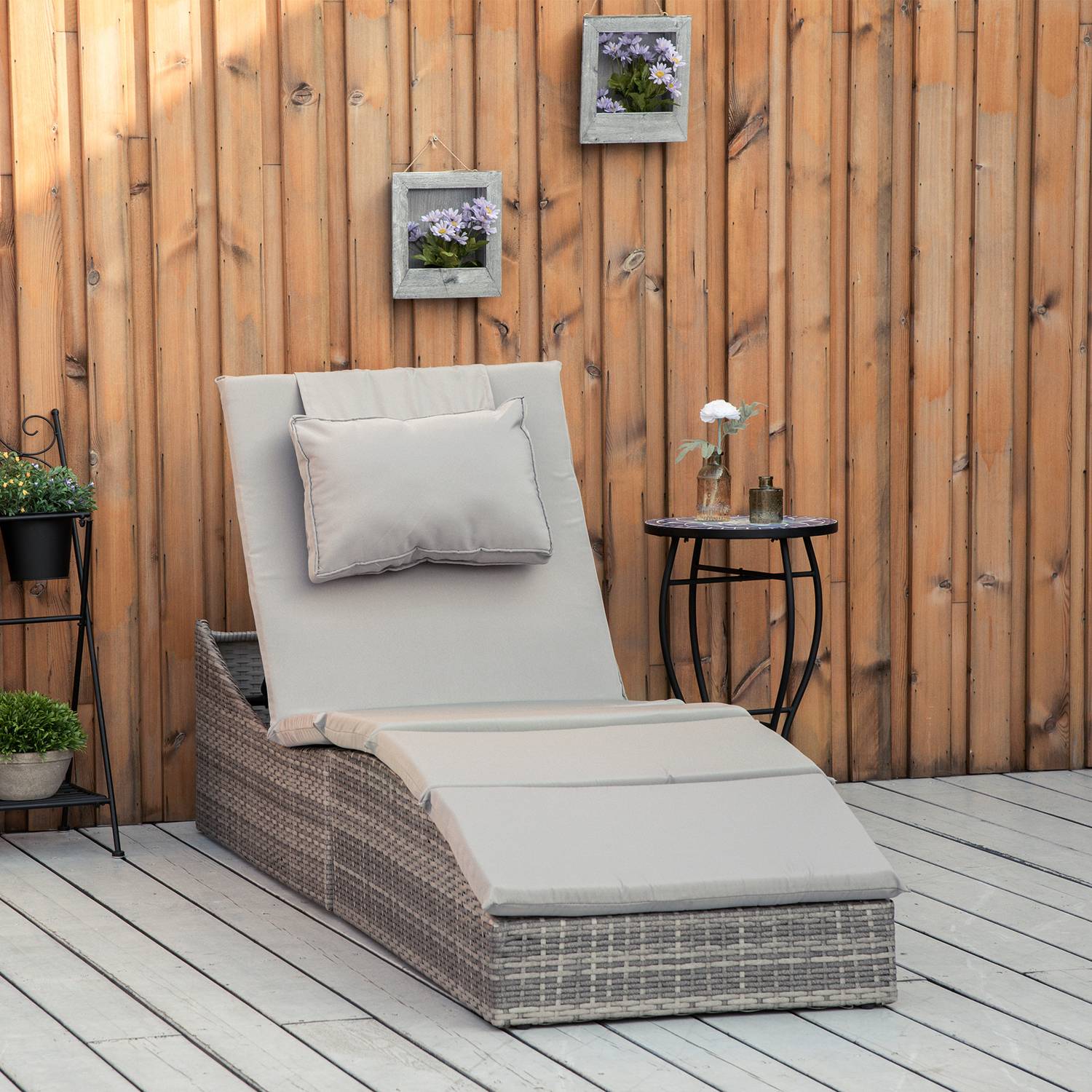 Justerbar solstol i polyrattan med kudde, hopfällbar 2-i-1-design