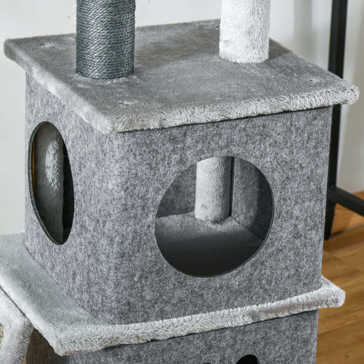 Kattträd med högt i tak med leksaker, sisalplysch, justerbar