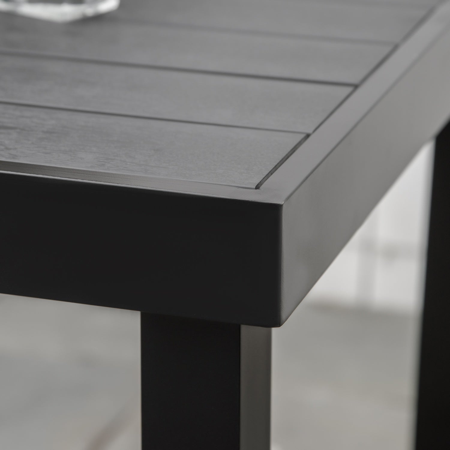 Kompakt utematbord för 4 – Svart aluminium 80x80x74 cm