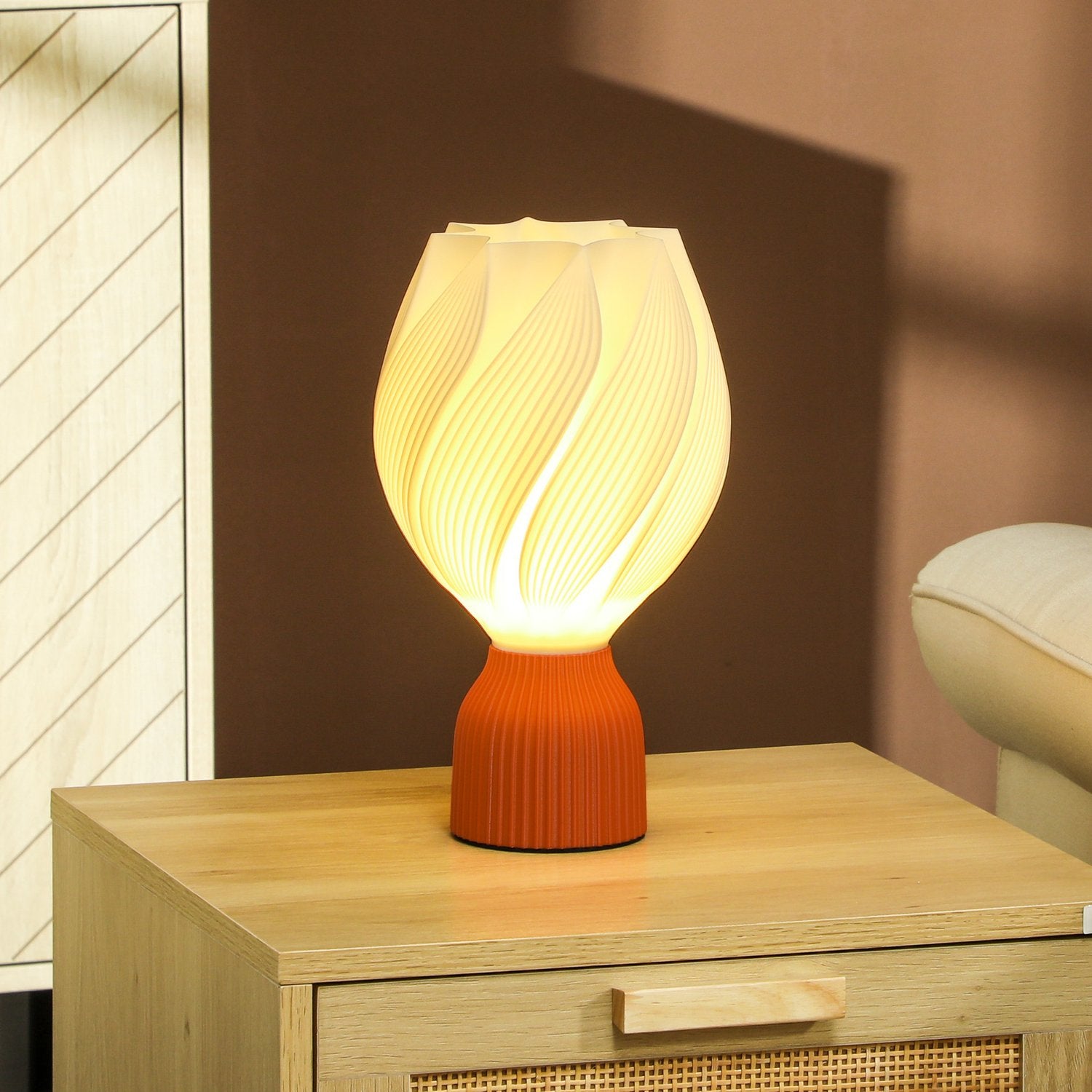 LED stolní lampa s 3D květinovým stínidlem, bílá