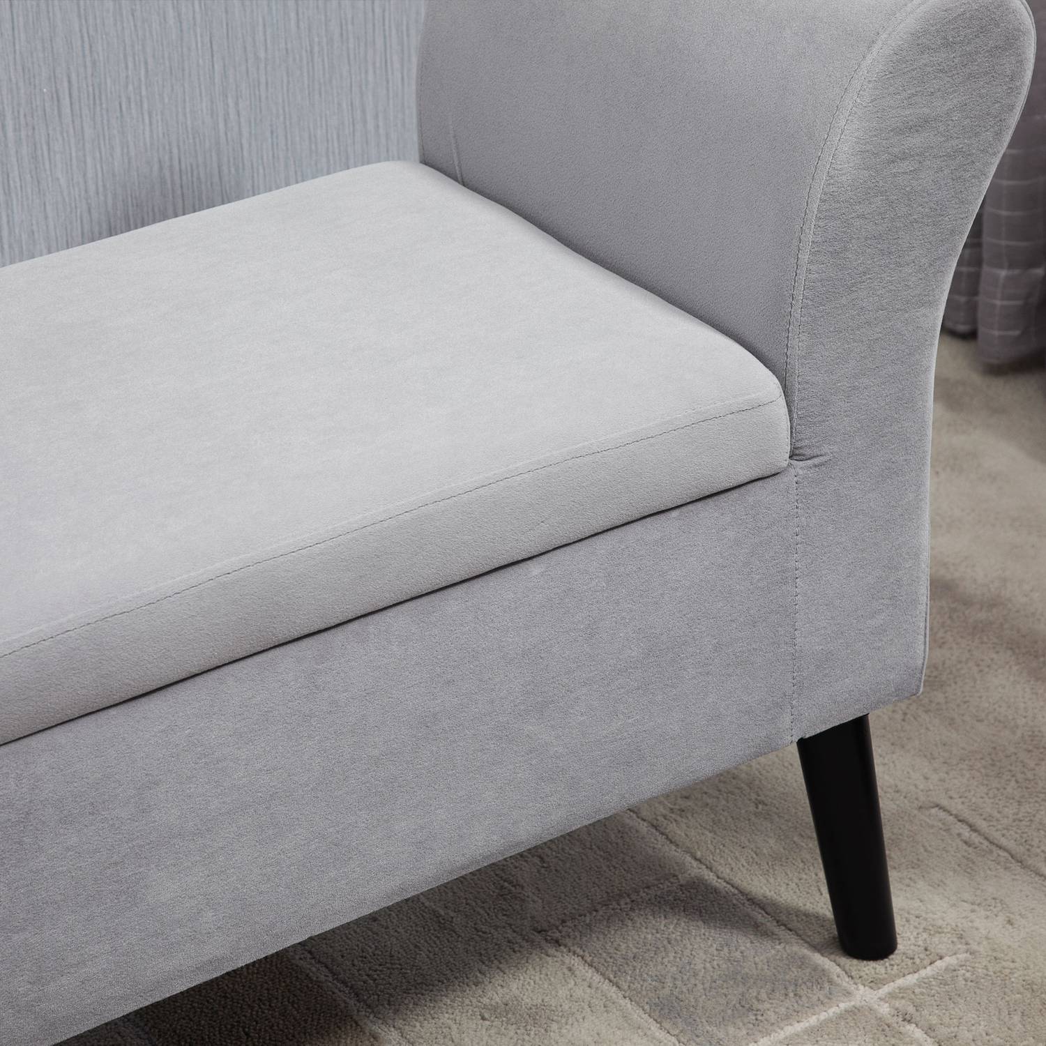 Ljusgrå sammetstoppad bänk med förvaring – modern design