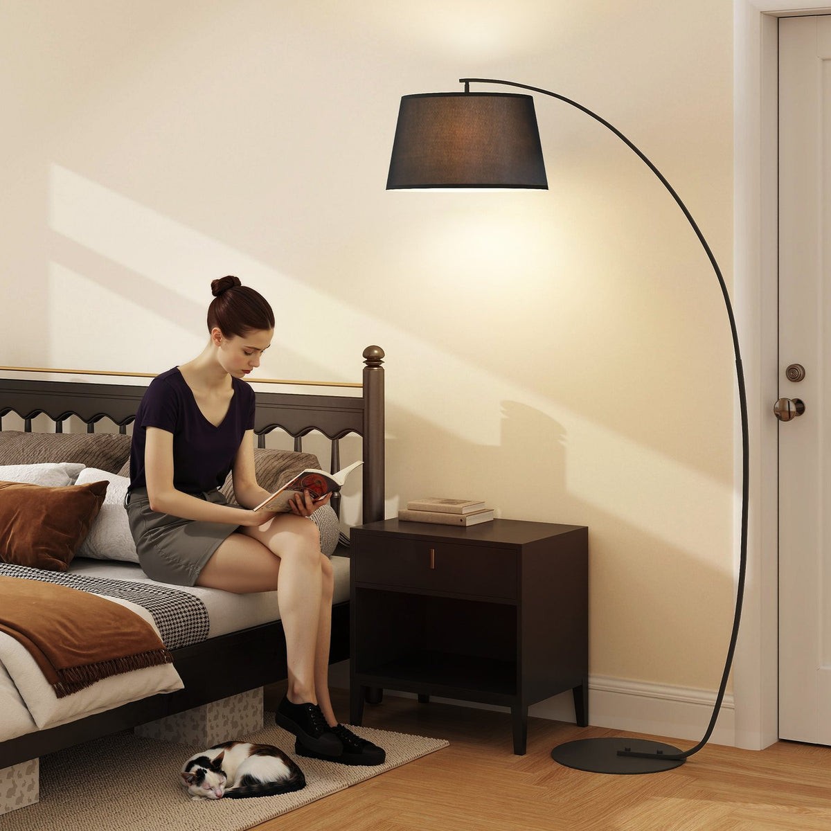Moderní kovová stojací lampa s černým lněným stínidlem