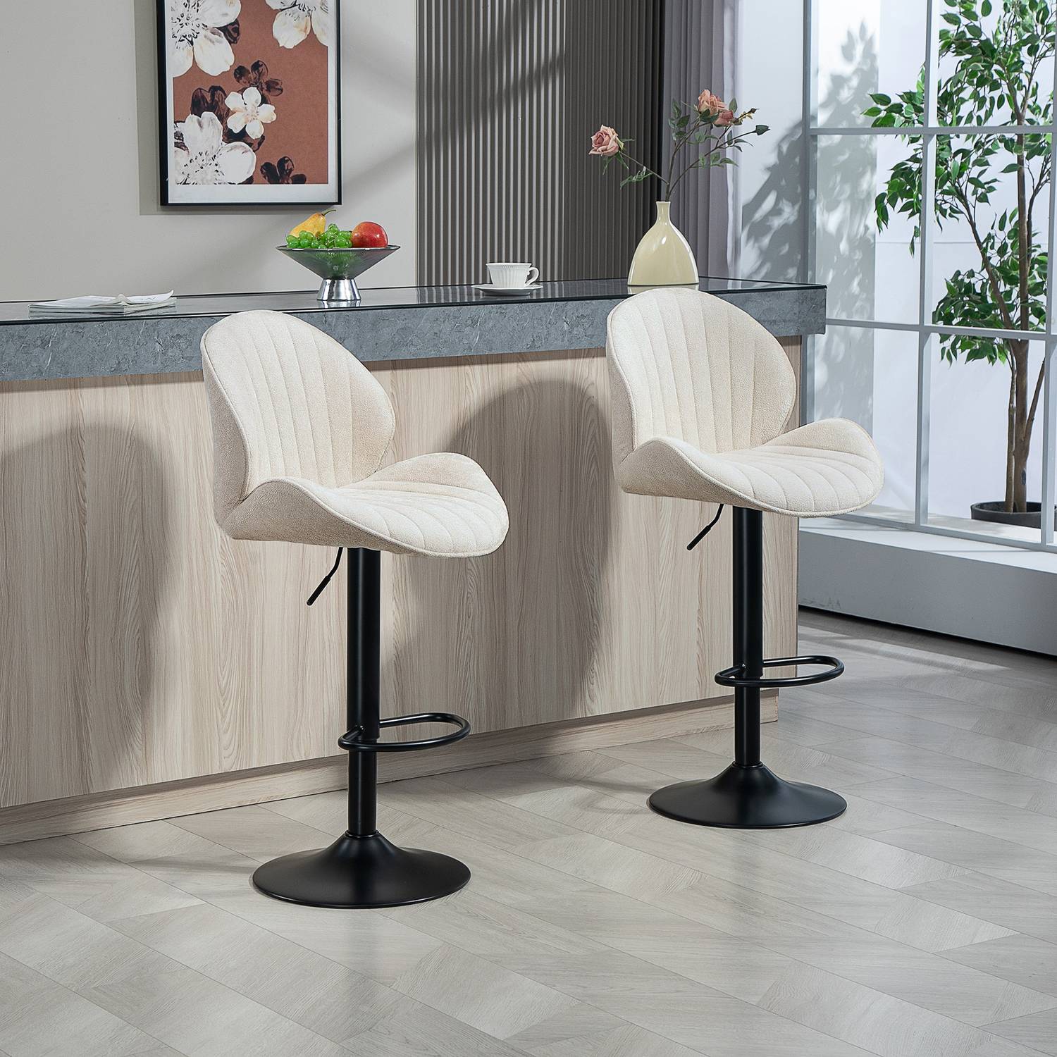Set med 2 skalformade barstolar med justerbart ryggstöd och fotstöd, stålram, beige