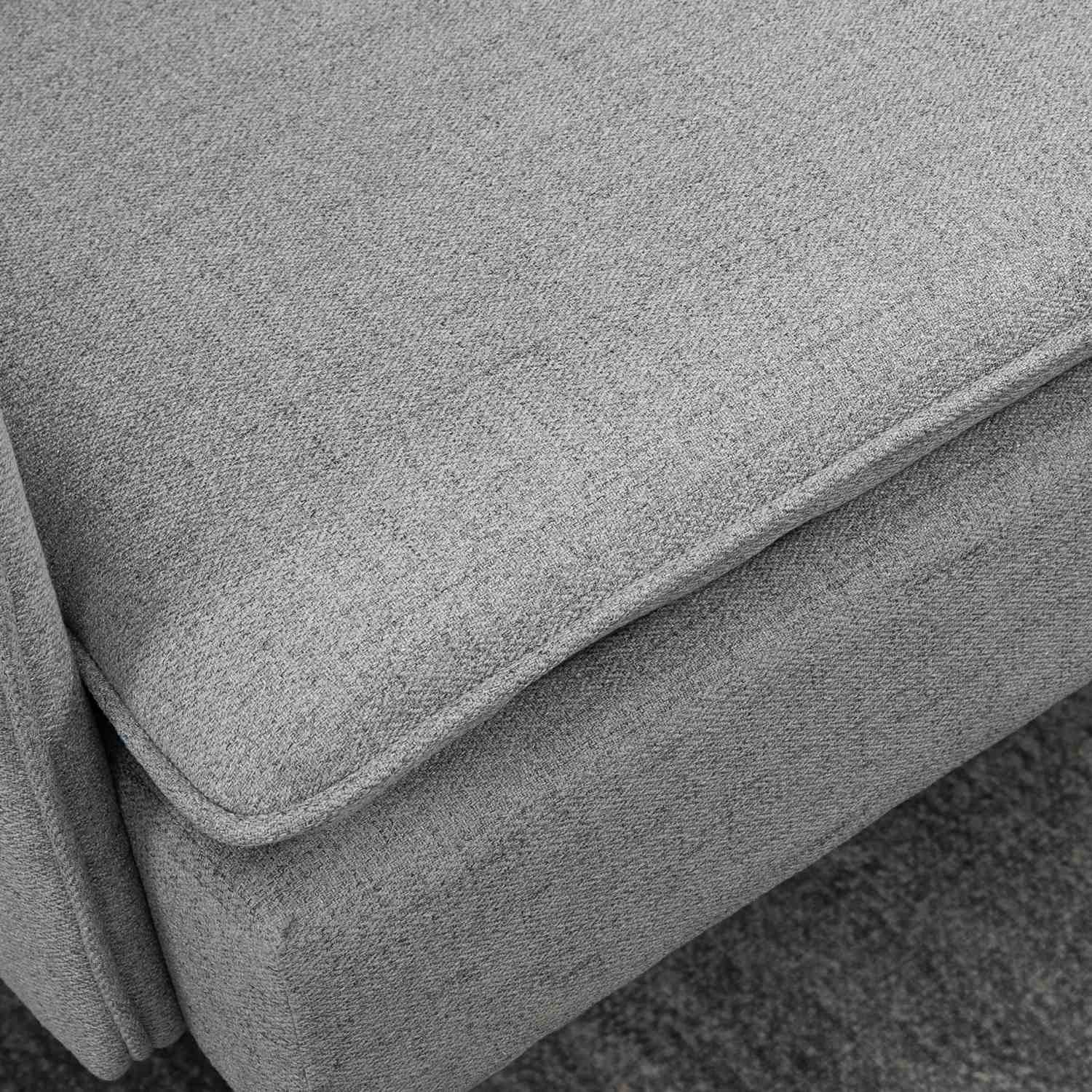 Tvåsits grå soffa med kuddar, linnelook