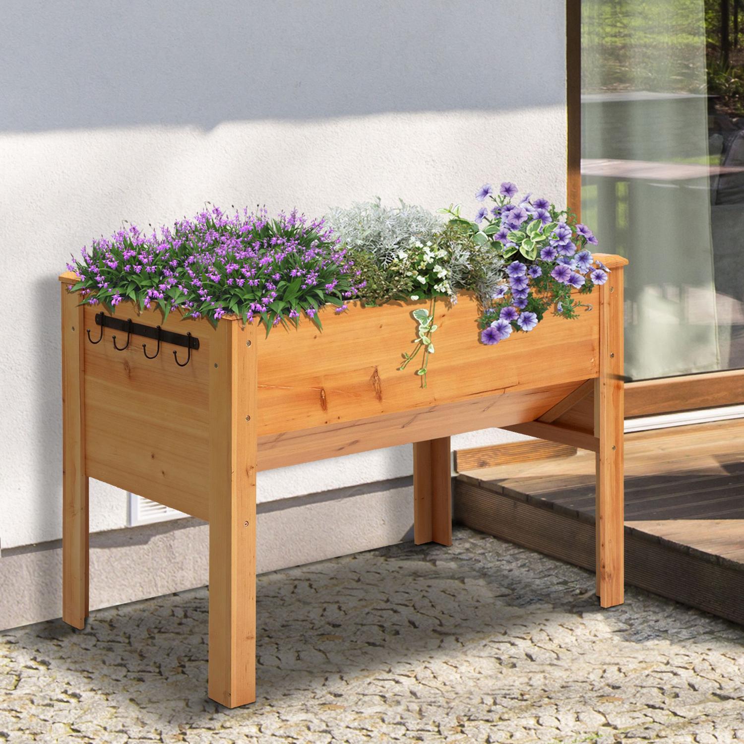Upphöjd träbädd för örter och blommor, med dränering och krokar