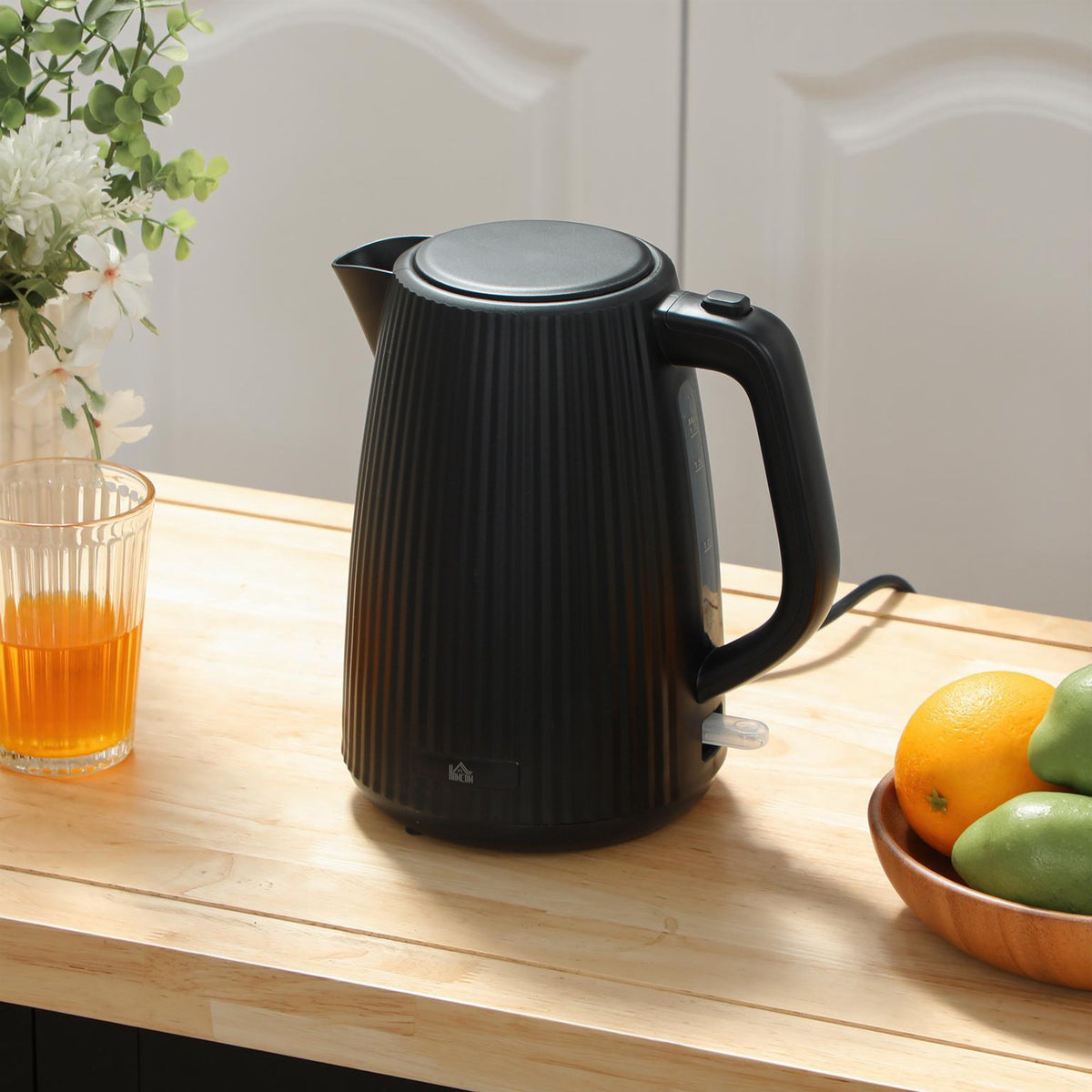 Rychlovarná konvice, objem 1,7 l, automatické vypnutí, černá