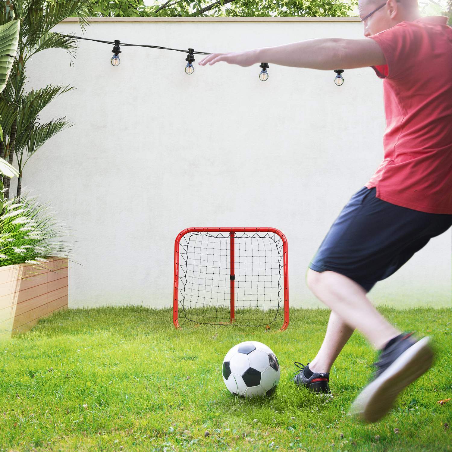 Vikbar fotbollsrebounder – röd, metall, 63 x 63 cm