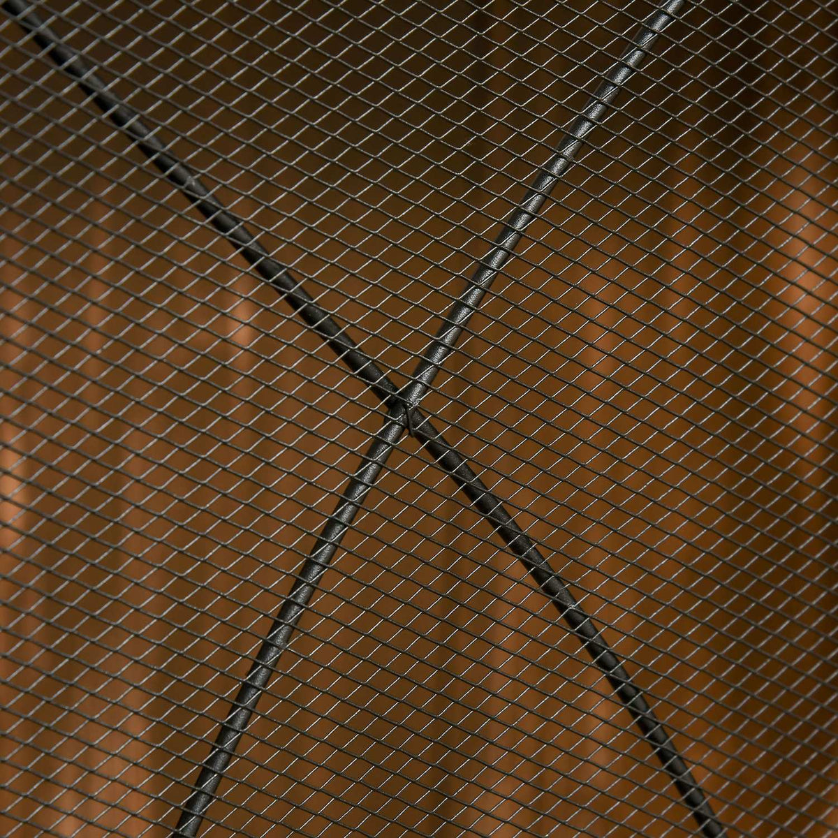 Skládací černý kovový kryt krbu, 3 panely, 126 x 76 cm
